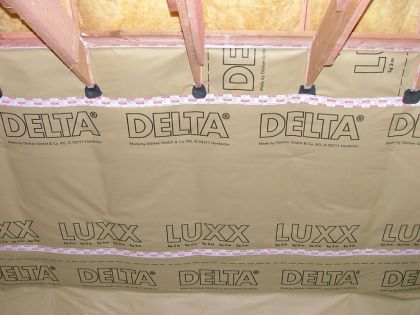 Пароизоляционная пленка с ограниченной паропроницаемостью Delta Luxx монтаж